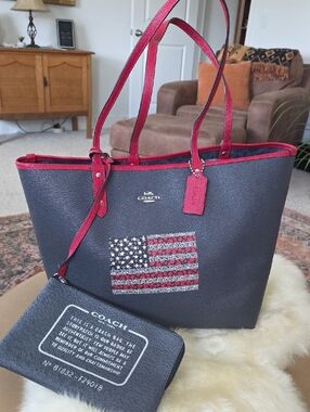 Gorgeous Coach Reversible City Tote With Flag Motif ❤️🇺🇲🖤🧨